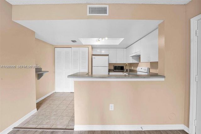 4195 N Haverhill Rd 304, West Palm Beach, FL 33417