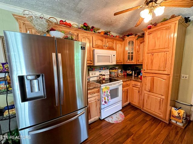 1065 Star Point Rd, Jamestown, TN 38556