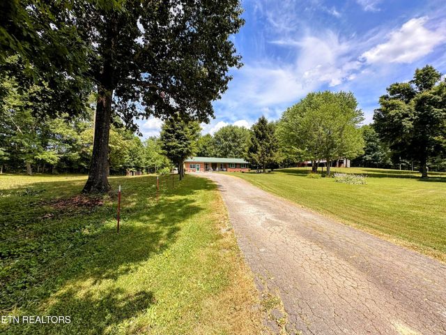1065 Star Point Rd, Jamestown, TN 38556