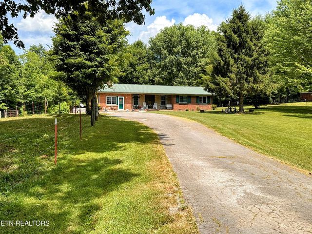 1065 Star Point Rd, Jamestown, TN 38556