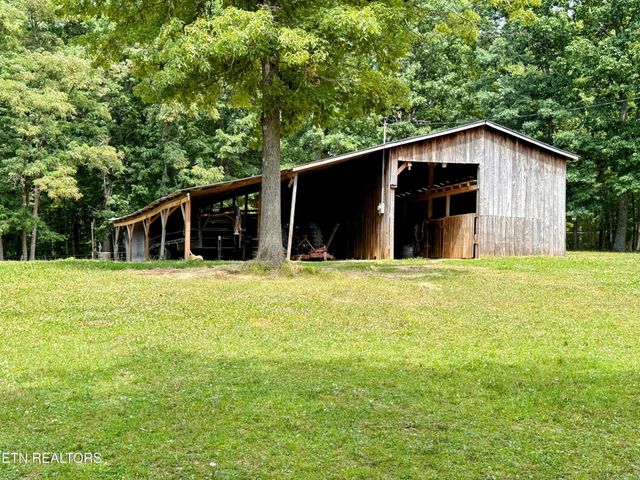 1065 Star Point Rd, Jamestown, TN 38556