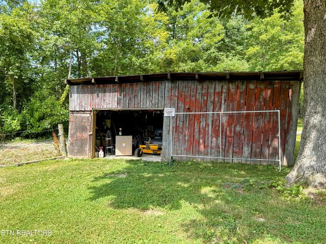 1065 Star Point Rd, Jamestown, TN 38556