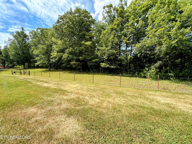 1065 Star Point Rd, Jamestown, TN 38556