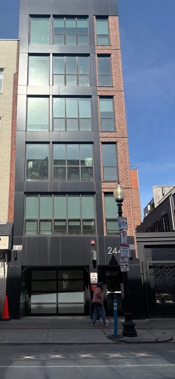 244 Hanover 510, Boston, MA 02113