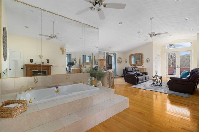 99 Blackstone Avenue, Warwick, RI 02889