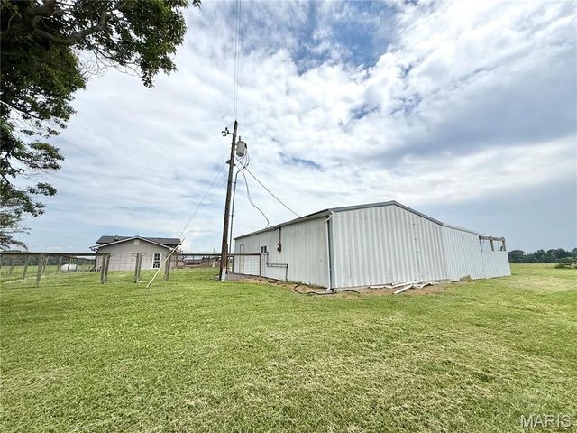 8757 US RT 50, Lebanon, IL 62254
