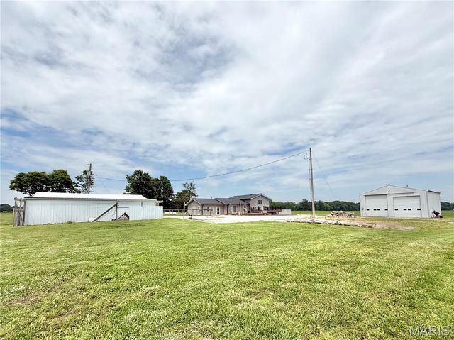 8757 US RT 50, Lebanon, IL 62254