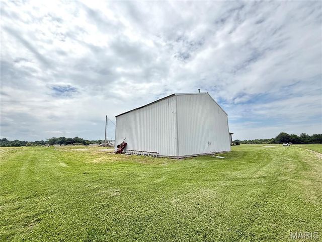 8757 US RT 50, Lebanon, IL 62254