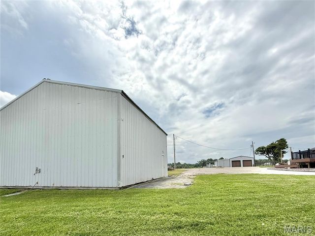 8757 US RT 50, Lebanon, IL 62254