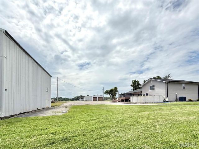 8757 US RT 50, Lebanon, IL 62254