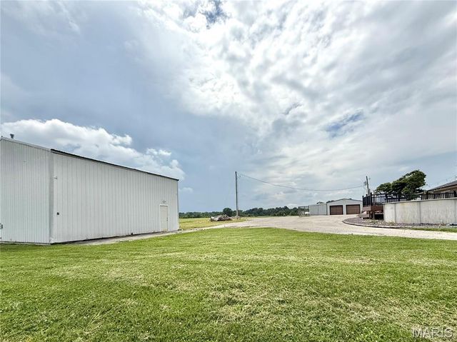 8757 US RT 50, Lebanon, IL 62254