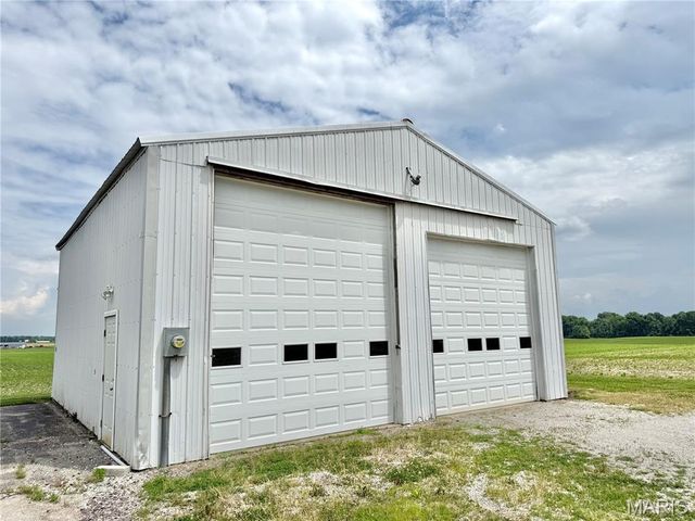 8757 US RT 50, Lebanon, IL 62254