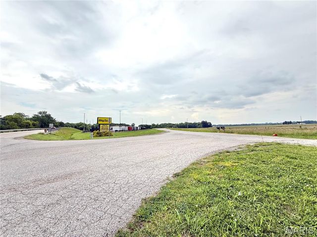 8757 US RT 50, Lebanon, IL 62254