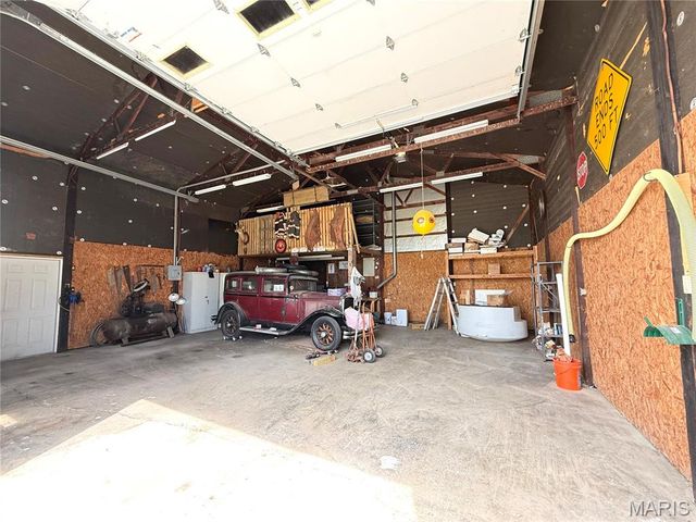 8757 US RT 50, Lebanon, IL 62254