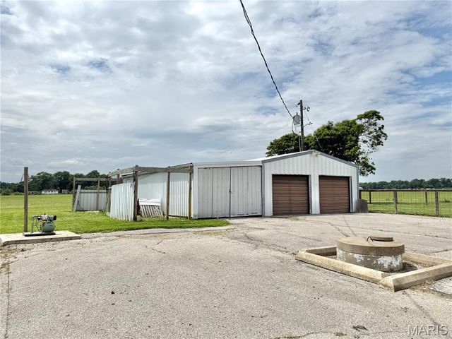 8757 US RT 50, Lebanon, IL 62254