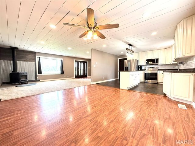 8757 US RT 50, Lebanon, IL 62254
