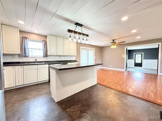 8757 US RT 50, Lebanon, IL 62254