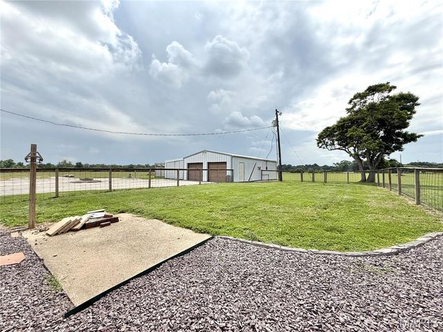 8757 US RT 50, Lebanon, IL 62254