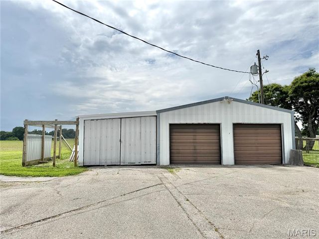 8757 US RT 50, Lebanon, IL 62254