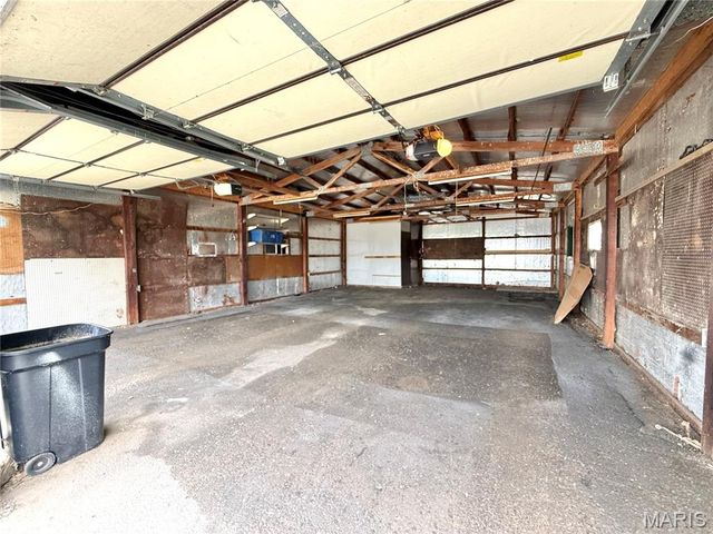 8757 US RT 50, Lebanon, IL 62254