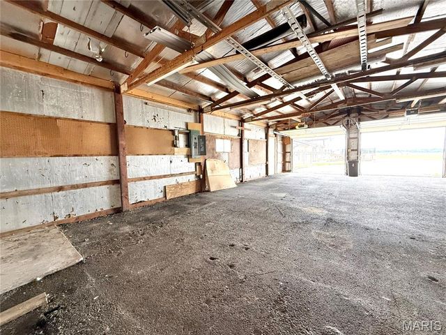 8757 US RT 50, Lebanon, IL 62254