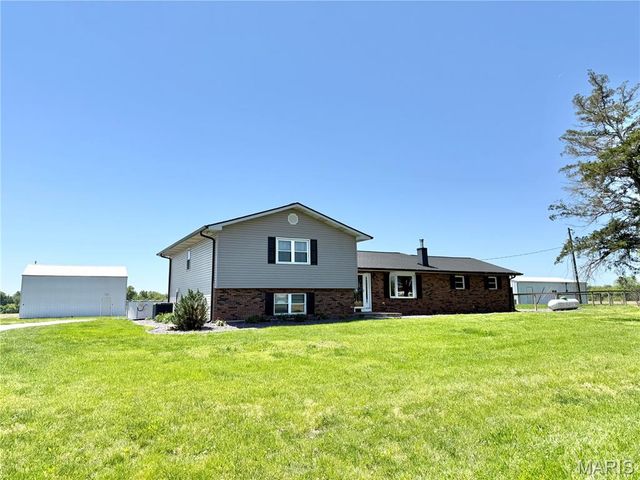8757 US RT 50, Lebanon, IL 62254