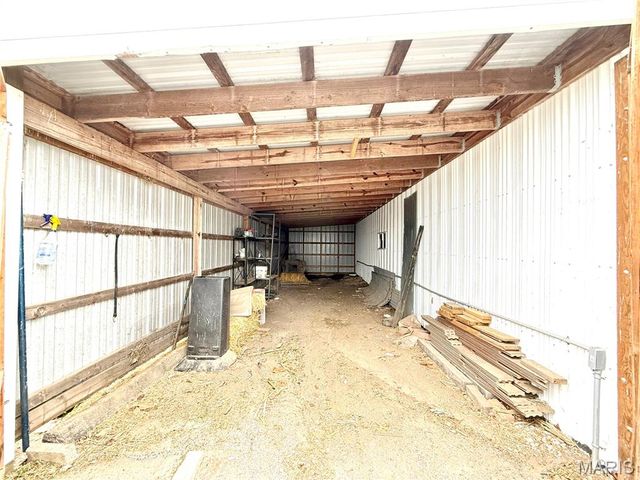 8757 US RT 50, Lebanon, IL 62254