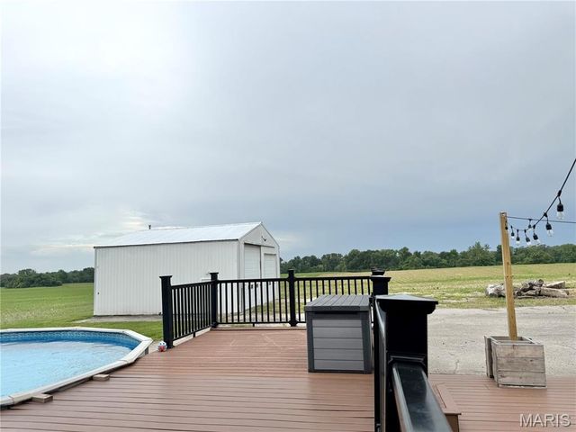 8757 US RT 50, Lebanon, IL 62254