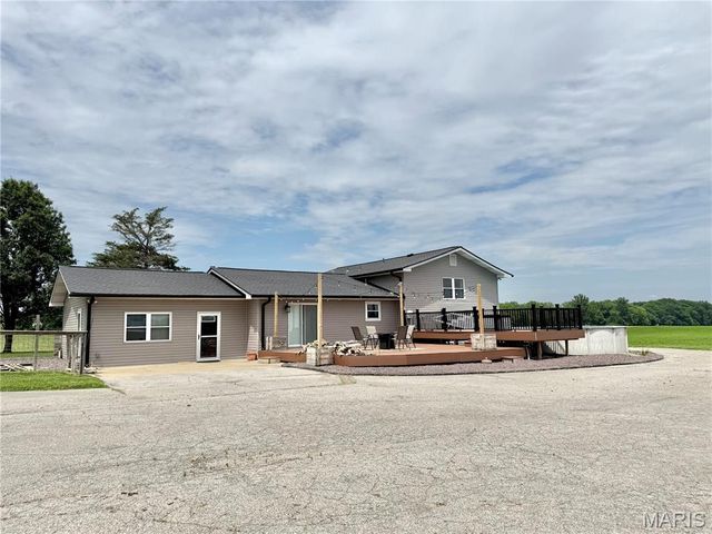 8757 US RT 50, Lebanon, IL 62254
