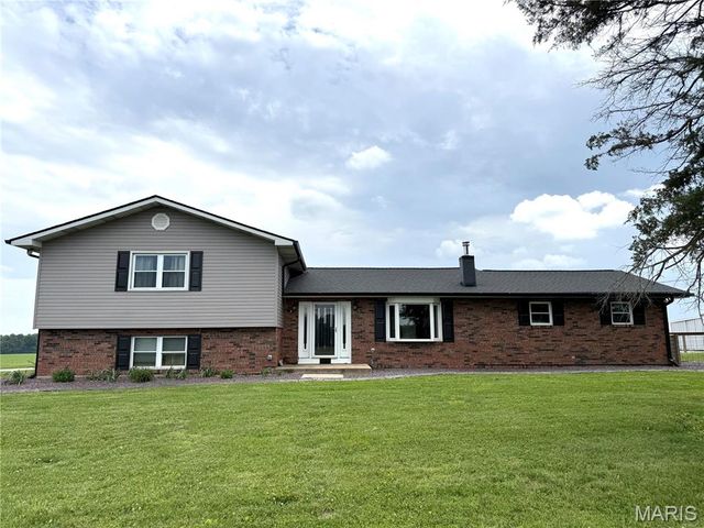 8757 US RT 50, Lebanon, IL 62254