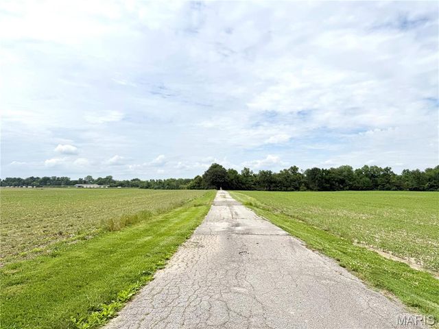 8757 US RT 50, Lebanon, IL 62254
