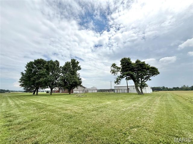 8757 US RT 50, Lebanon, IL 62254