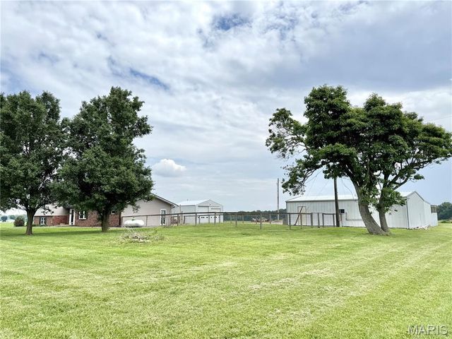 8757 US RT 50, Lebanon, IL 62254