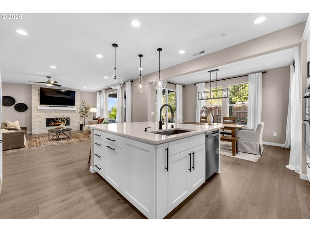 901 W MAGNOLIA Loop, Washougal, WA 98671