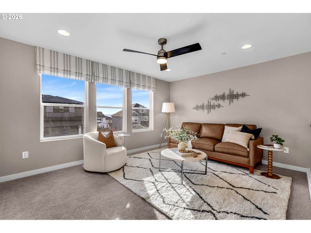 901 W MAGNOLIA Loop, Washougal, WA 98671