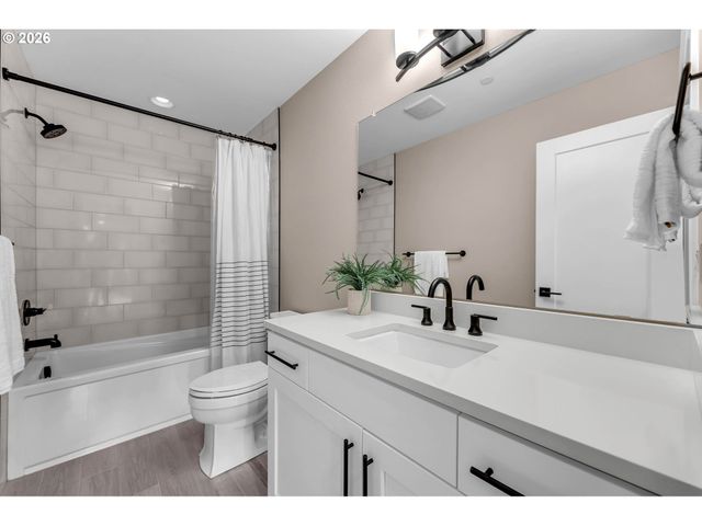 901 W MAGNOLIA Loop, Washougal, WA 98671