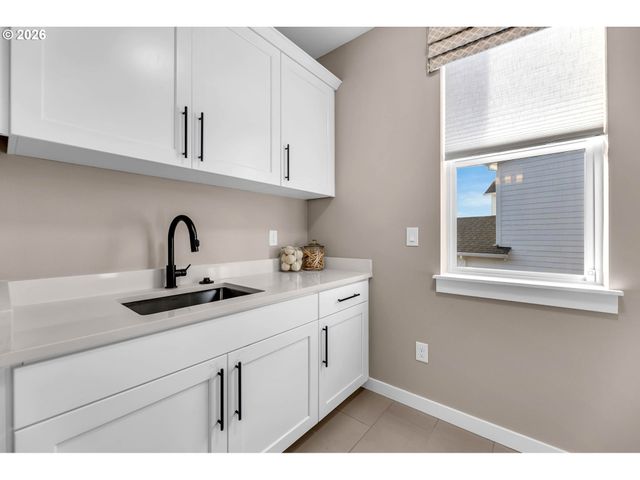 901 W MAGNOLIA Loop, Washougal, WA 98671