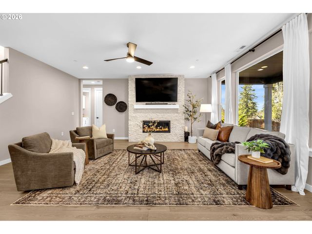 901 W MAGNOLIA Loop, Washougal, WA 98671