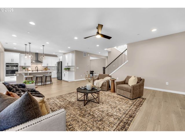 901 W MAGNOLIA Loop, Washougal, WA 98671