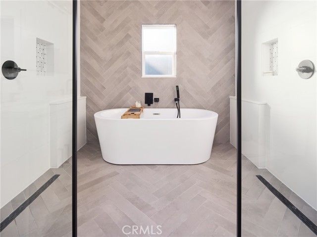 7413 Naylor, Los Angeles, CA 90045