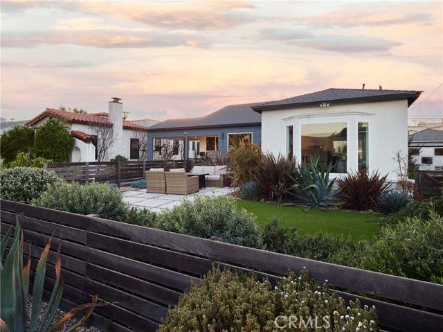 7413 Naylor, Los Angeles, CA 90045