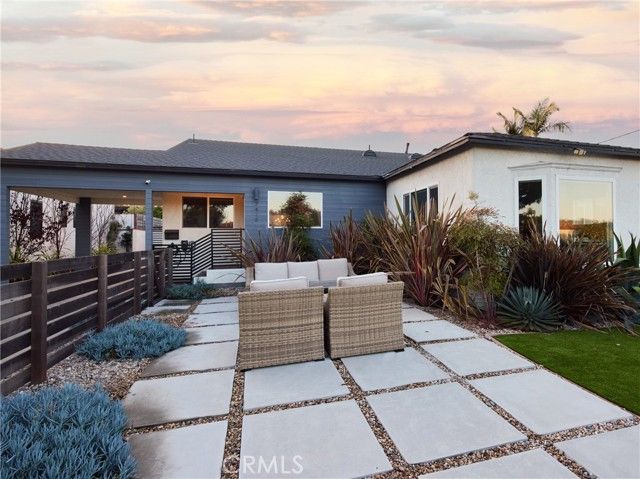 7413 Naylor, Los Angeles, CA 90045