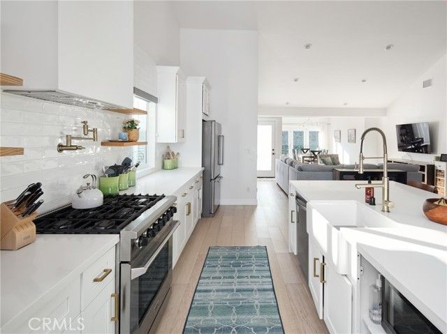 7413 Naylor, Los Angeles, CA 90045