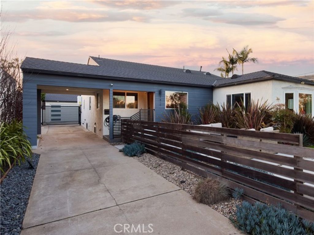 7413 Naylor, Los Angeles, CA 90045