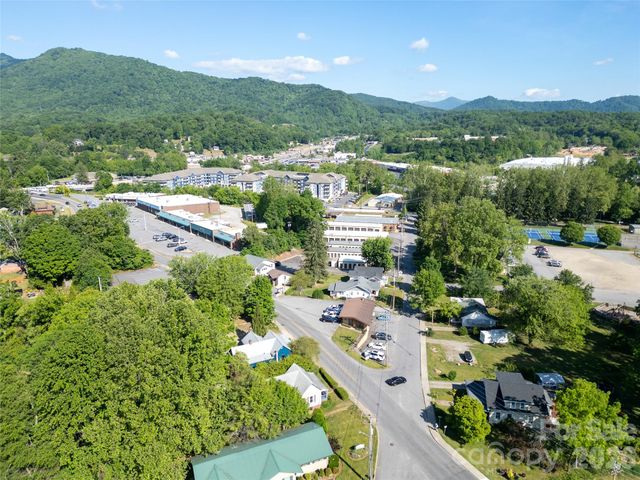 462 Walnut Street, Waynesville, NC 28786