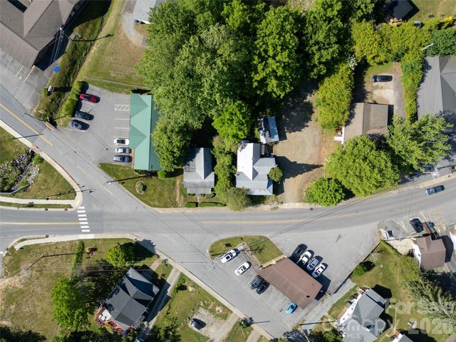 462 Walnut Street, Waynesville, NC 28786