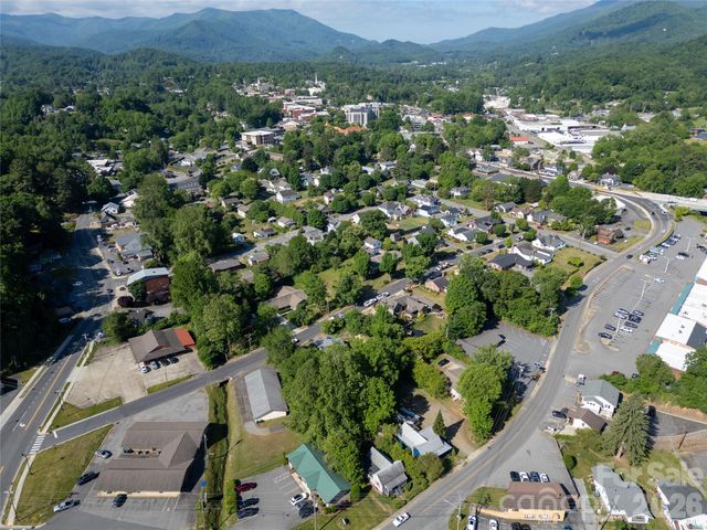462 Walnut Street, Waynesville, NC 28786