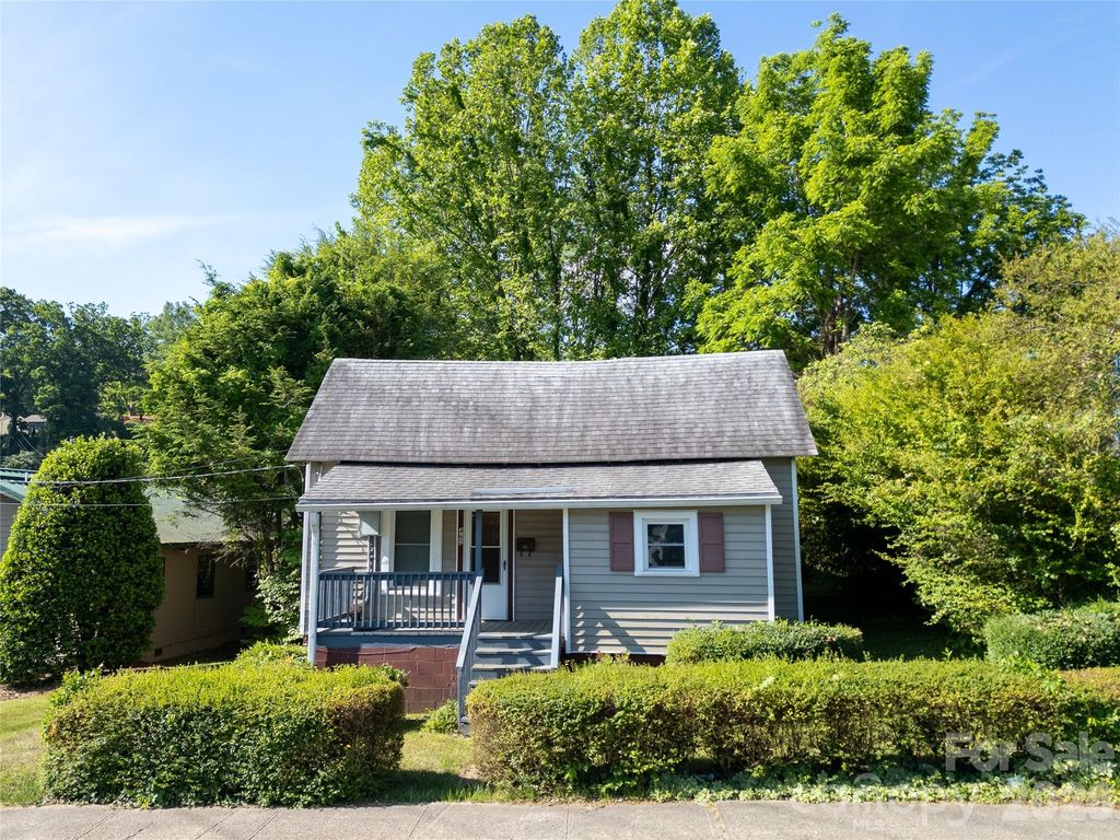 462 Walnut Street, Waynesville, NC 28786