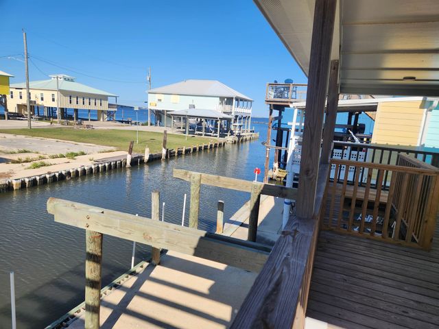 137 Memory Ln, Grand Isle, LA 70358