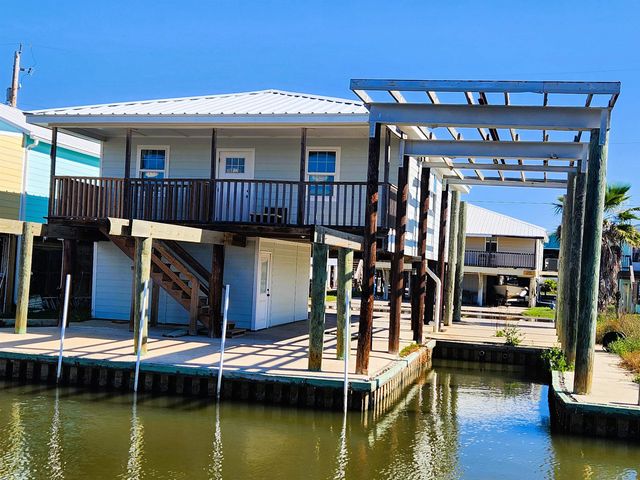 137 Memory Ln, Grand Isle, LA 70358